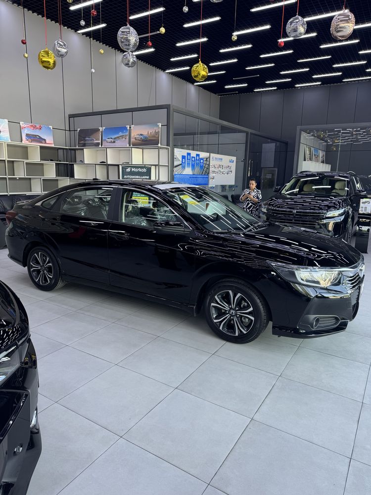 Honda crider 1 turbo mator oq qora ranglari bor