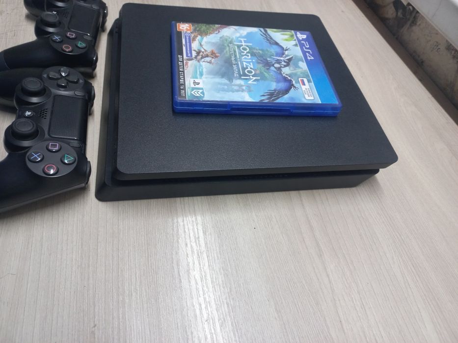 ps 4 slim в хорошом состоянии на 1 терабайт + диск с игрой в подарок