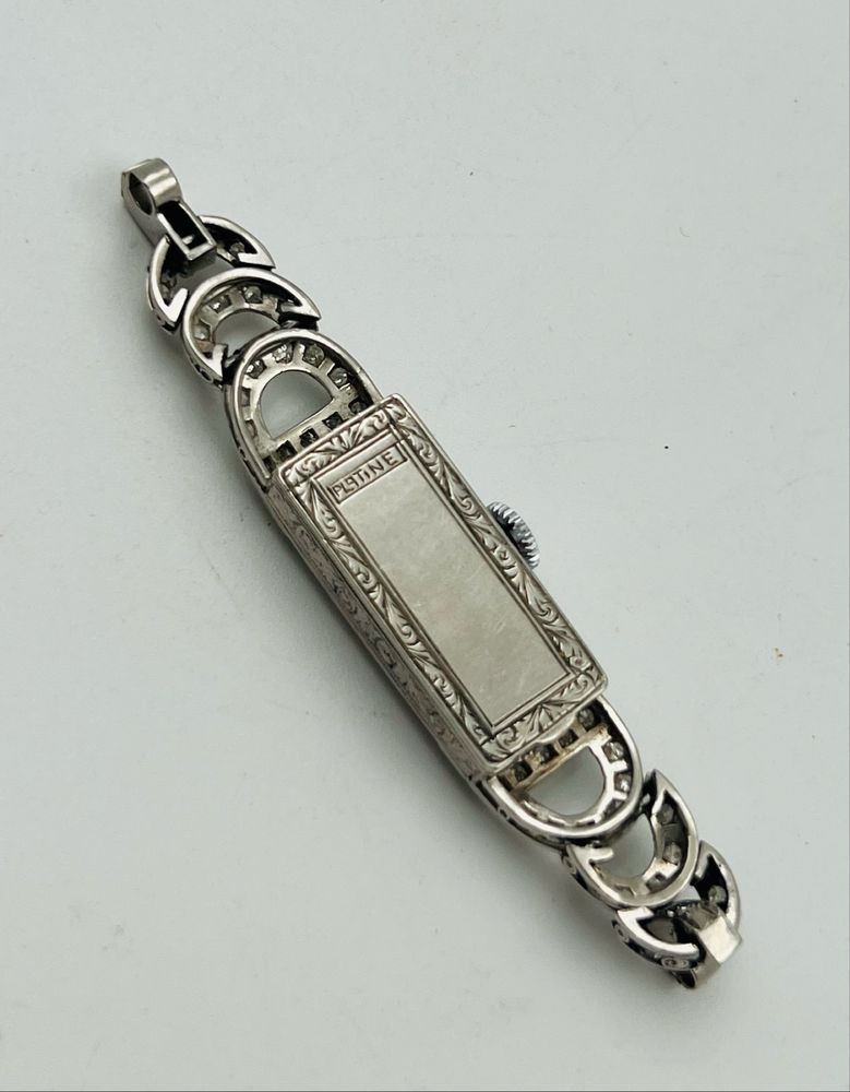 Платинен часовник с брилянти 0.60ct