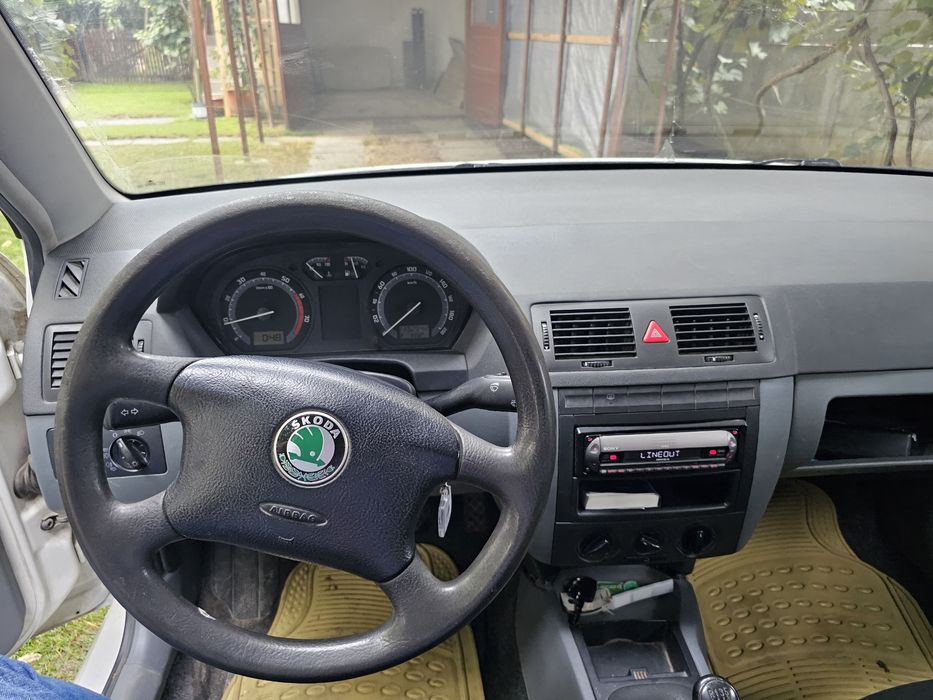 Masina skoda fabia 2005