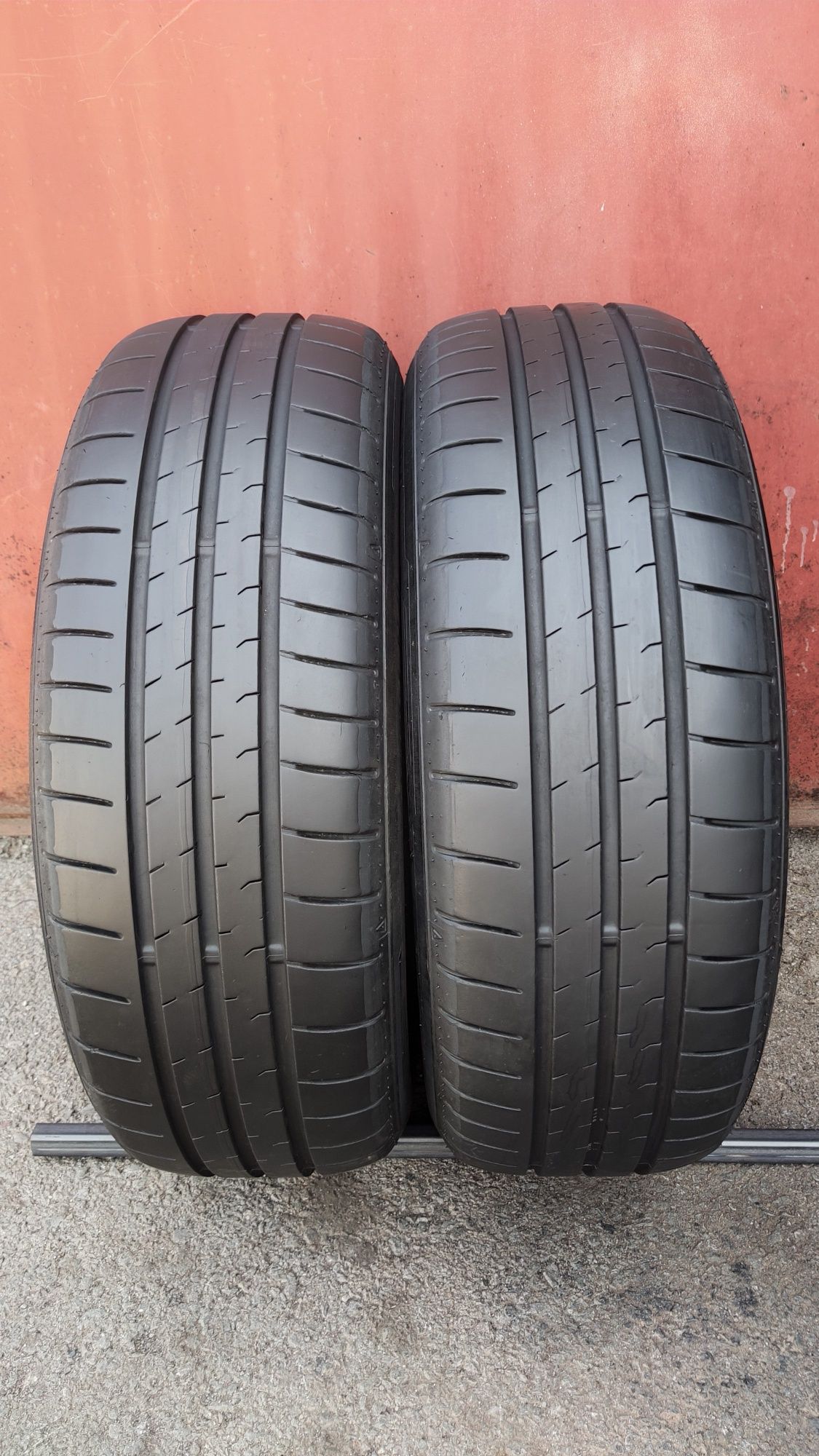 2бр. летни гуми 205/55/16 Falken, дот5023
dot22
6.7mm 
Добро състояние