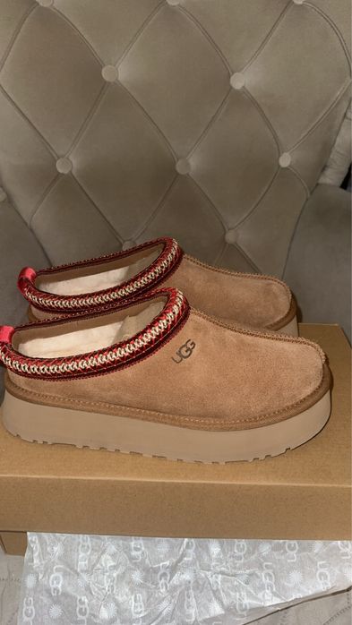 Ugg tazz originale. Detin chitanta si certificatul lor.