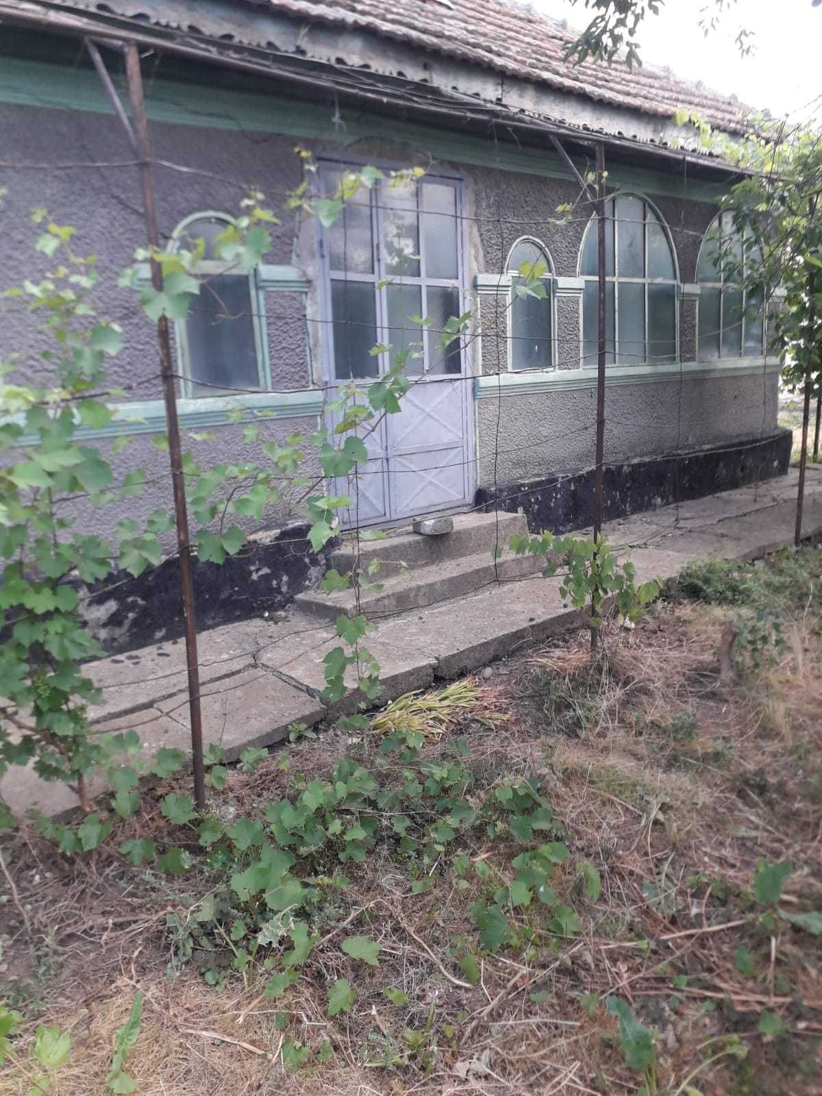 Casă bătrânească de vânzare în comuna Smeeni,Buzău – teren 920 mp