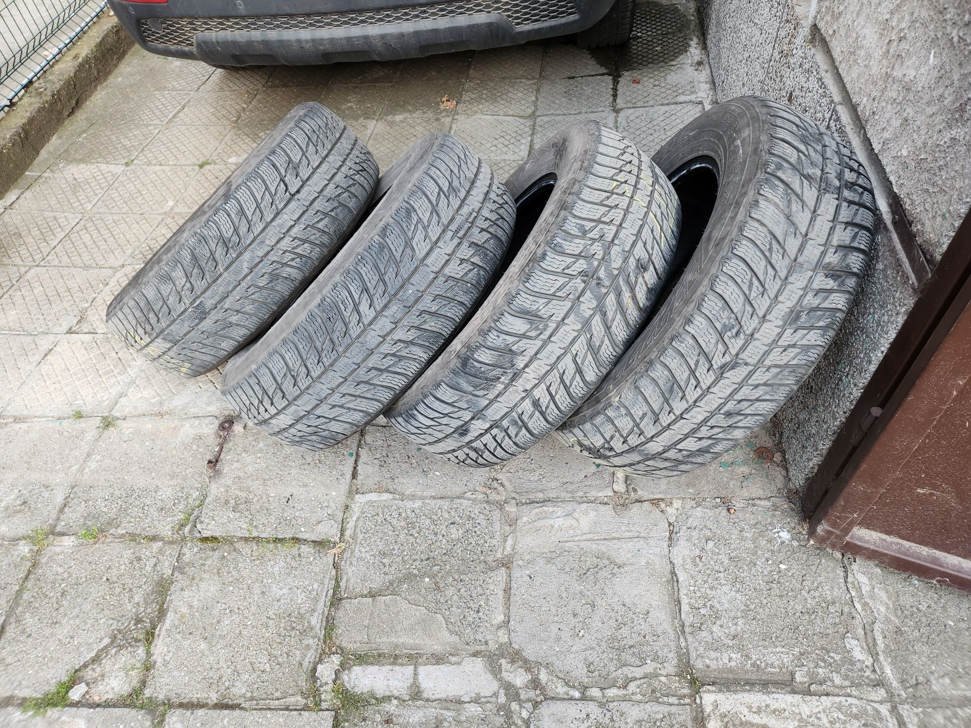 Зимни гуми NOKIAN 235/65/17 XL
