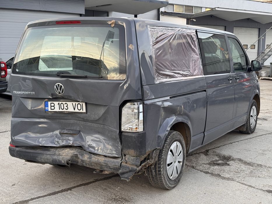 VW Transporter 8+1 T6 2022 2.0 TDI avariat