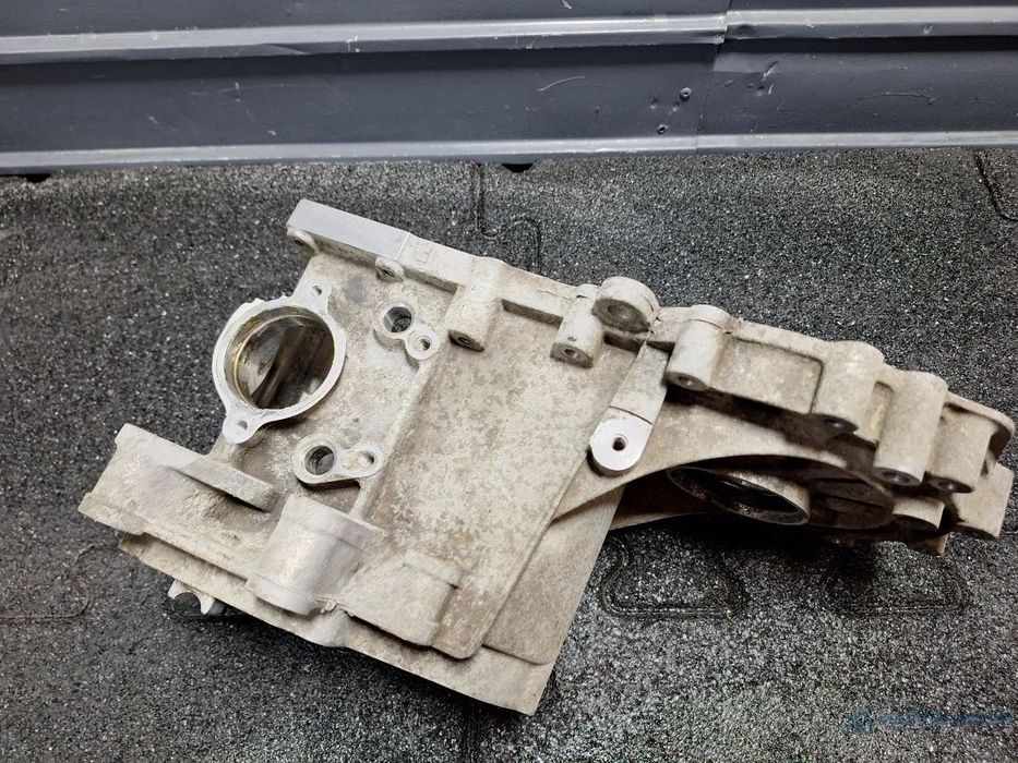 Carcasa cutie de viteze VOLKSWAGEN CADDY III Estate 2KB, 2KJ, 2CB, 2CJ 2004 - 2015 TDI BJB, BLS 0A4301103