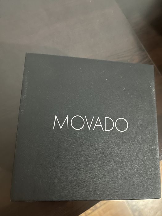 Часовник Movado оригинален