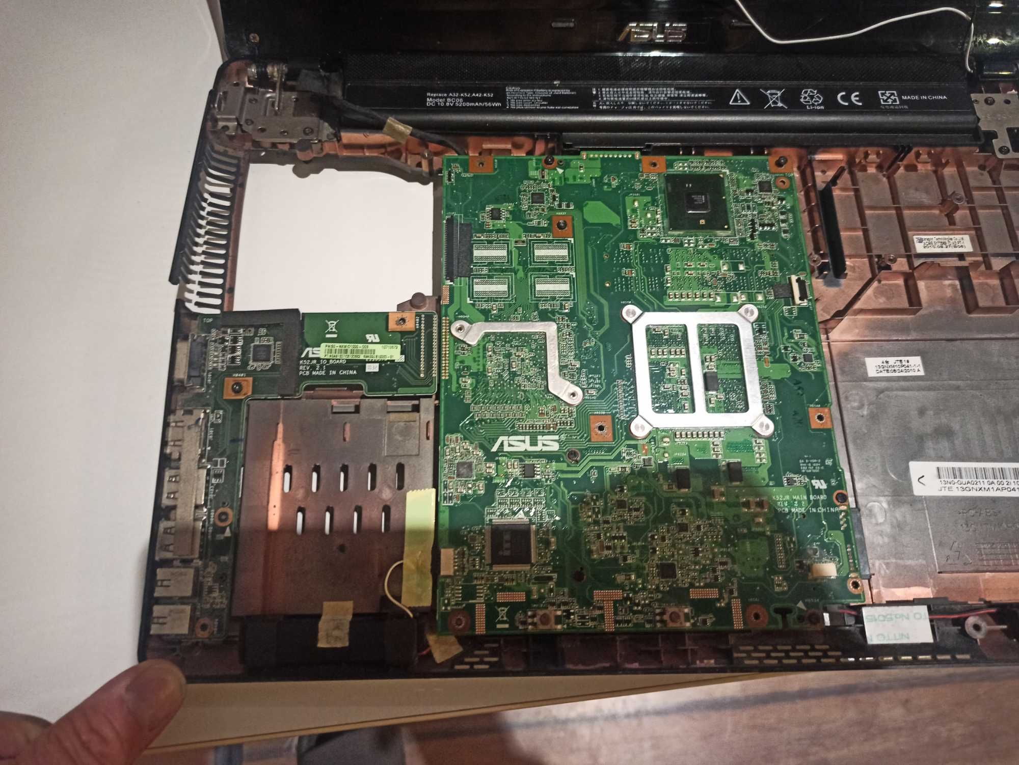 Dezmembrez laptop Asus X52J procesor intel core I-3, 4GB memorie RAM