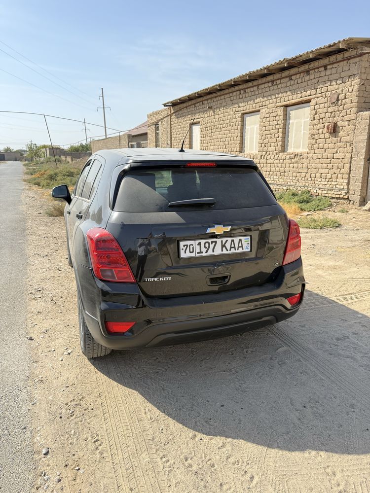 Tracker 1  sotiladi