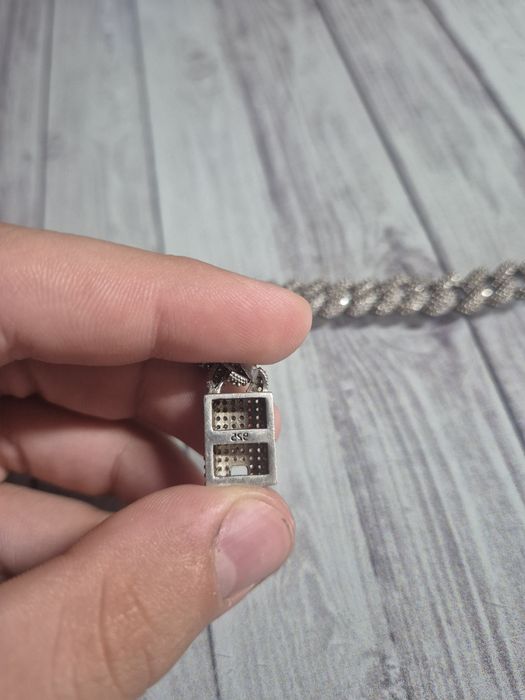 Vând lanț de argint cu ban