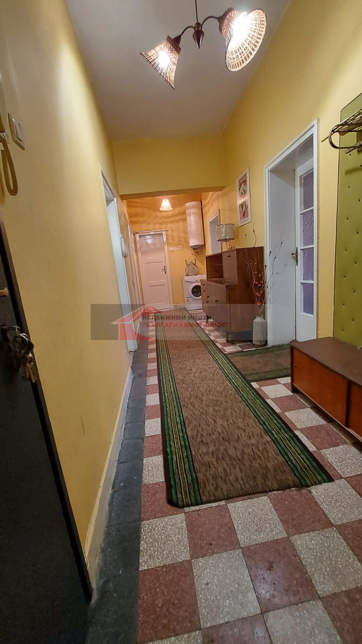 Дава под Наем 3-СТАЕН в град София, Център - 110 кв.м / 1300 лв.
