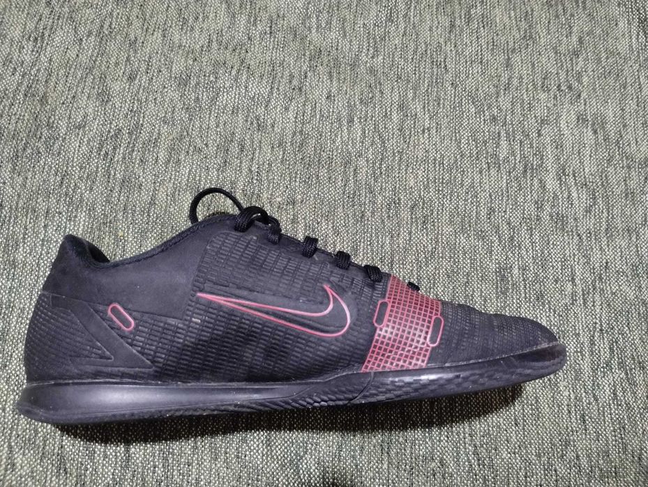 Adidasi Nike fotbal , marimea 36,5 EU