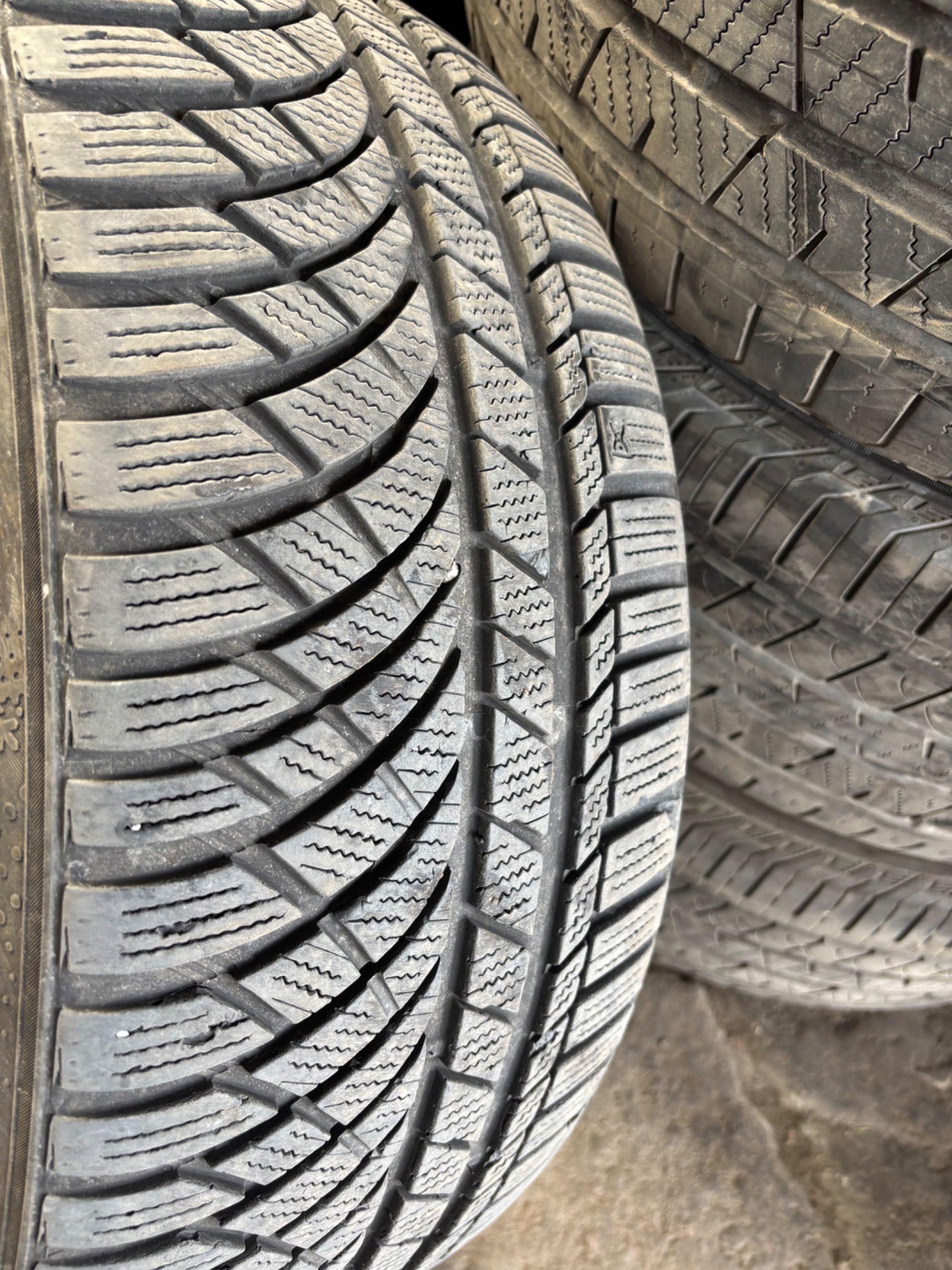 Гума KUMHO Зимна 245/40/20