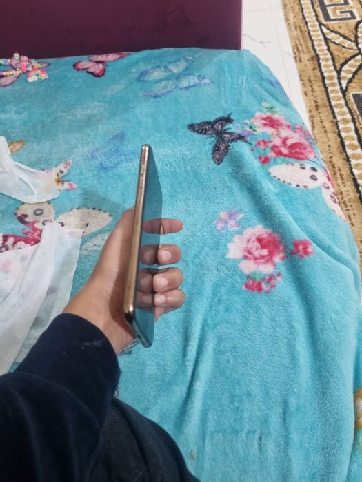 Vand iphone 11 pro piese și iphone xs max mere dar nu încarcă bn