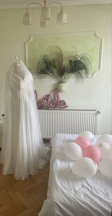 Rochie de mireasa + voal lung cu perlute + tiara Selebry