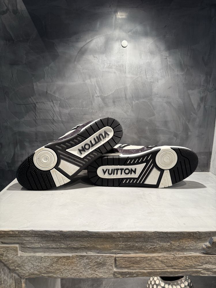 КАТО ЧИСТО НОВИ Louis Vuitton Trainers
