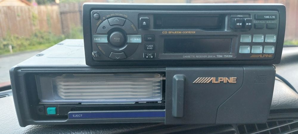 Vand Alpine TDM 7543M + magazie CD uri