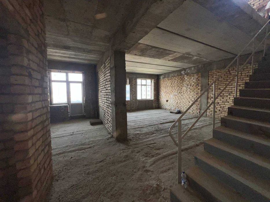 В продаже Габус (с террасой и парковкой) 410 кв м ( по 1650 за кв.м )