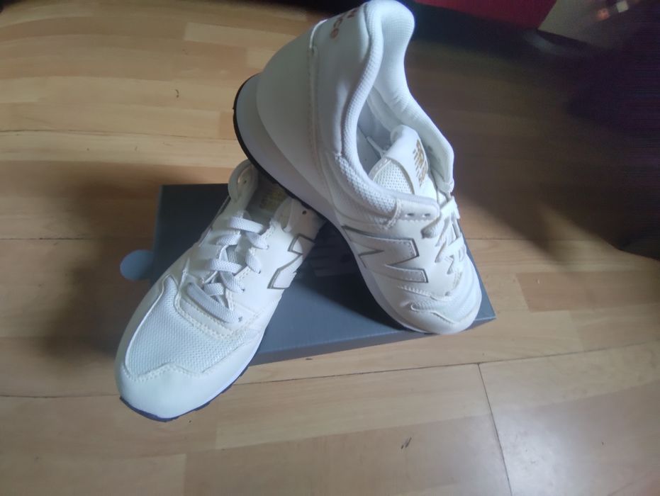 Vând adidas new balance noi