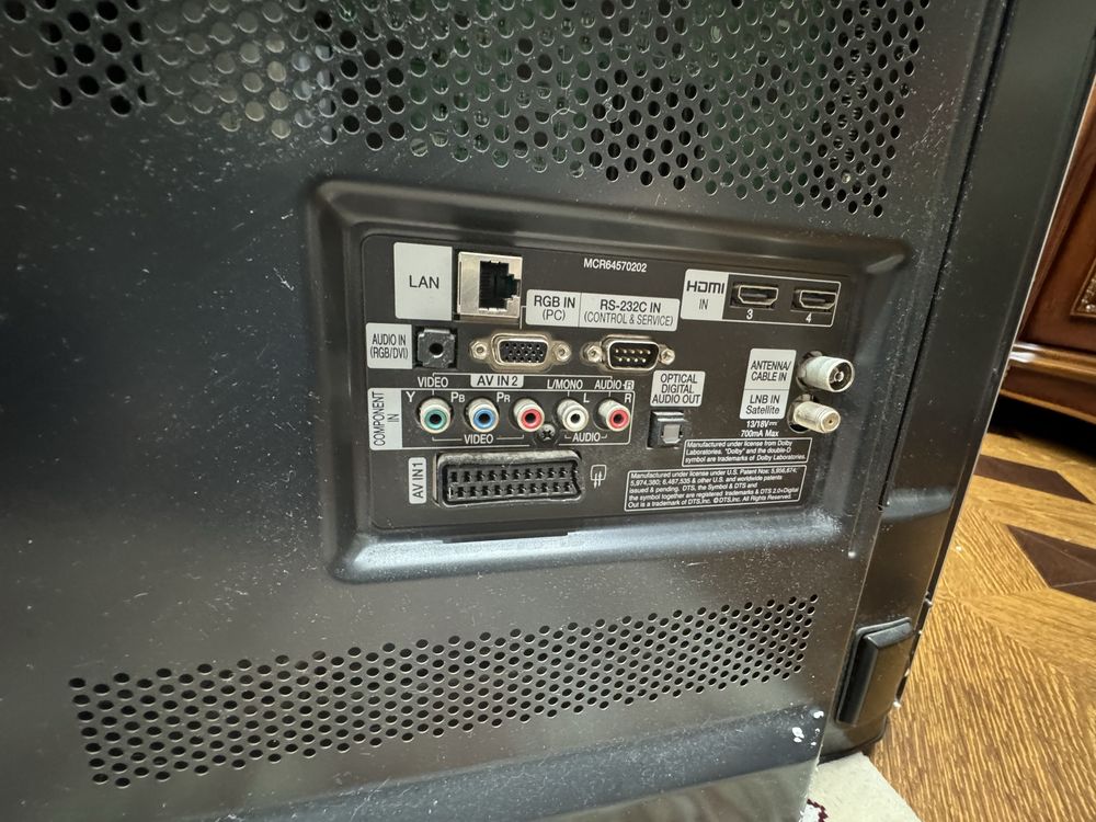 Продаю почти новый оргинальный LG 60 телевизор в идеальном состаяние