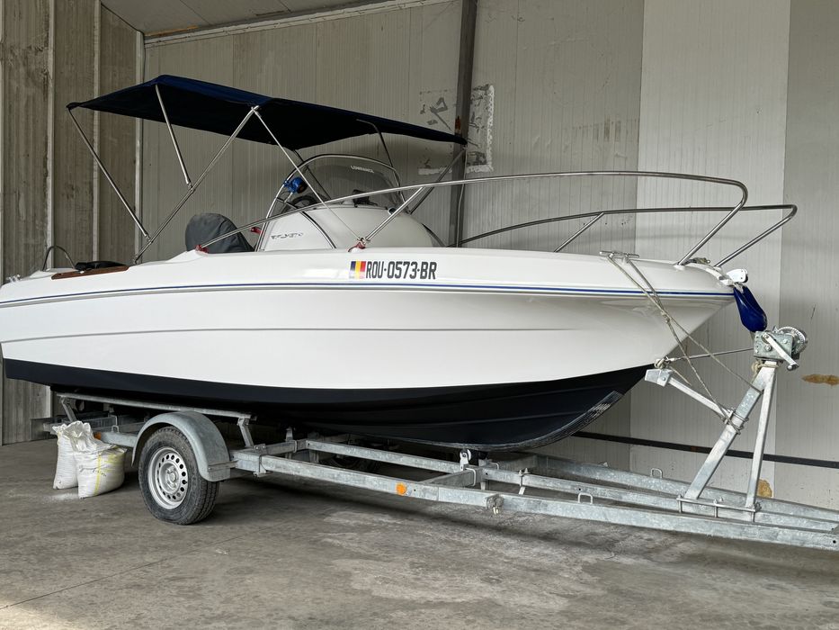 Barca agrement si pescuit.