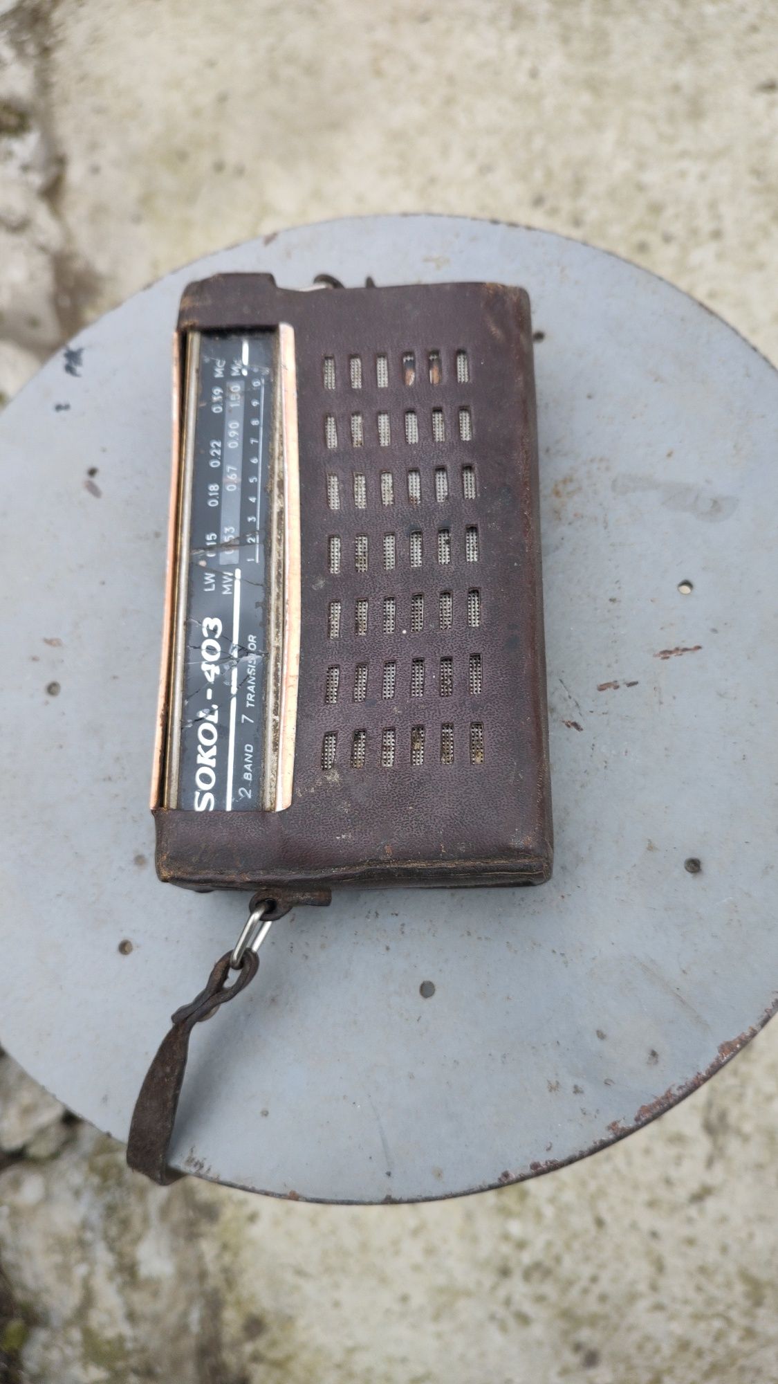 Vând radio portabil SOKOL-403