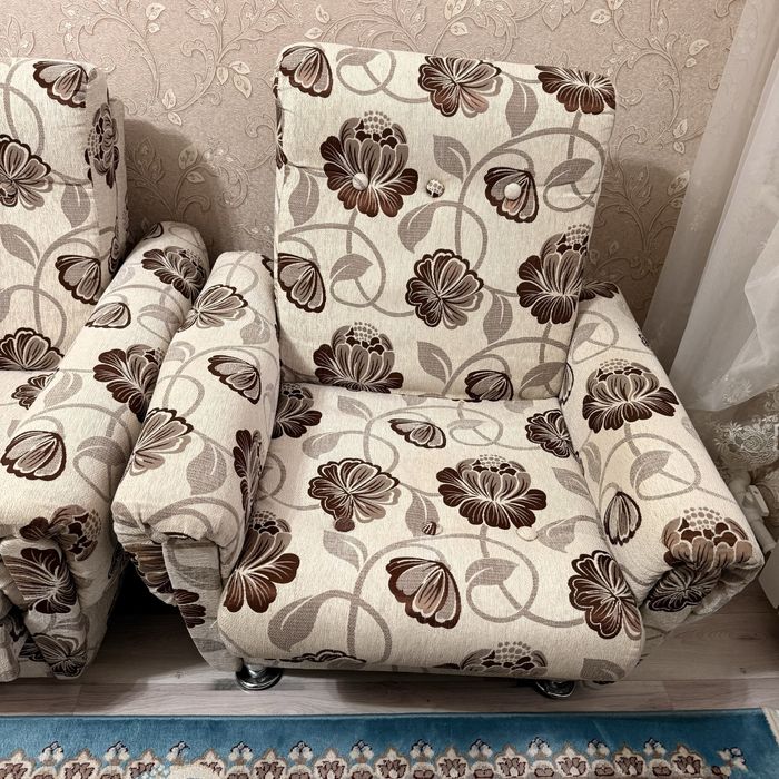 Продается диван в хорошем состоянии