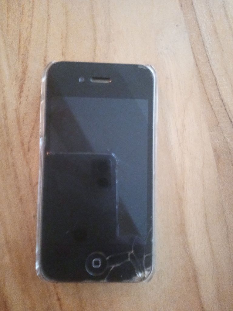 Iphone 3 счупено стъкло