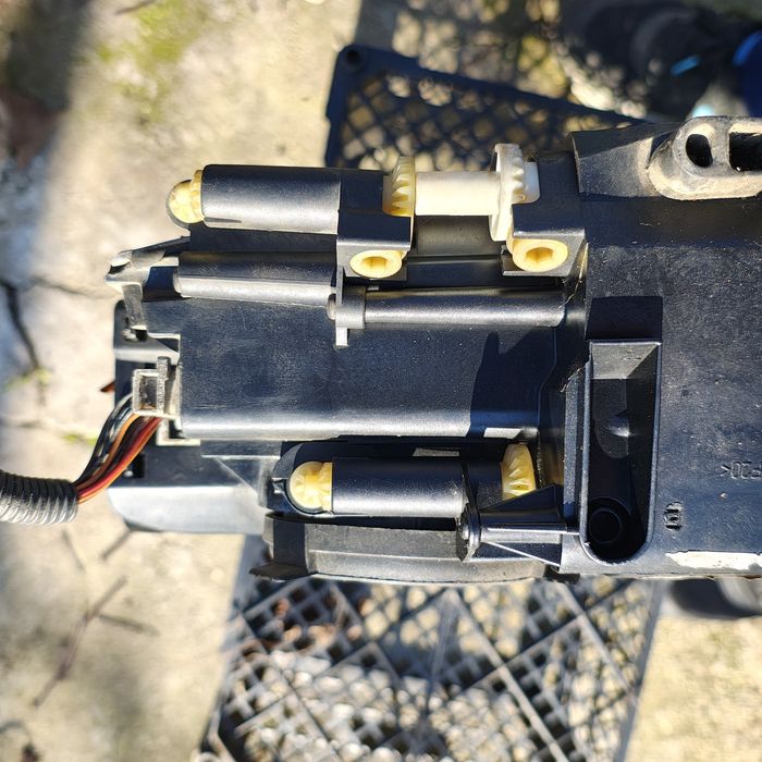 Ксенонови фарове за тоуарег