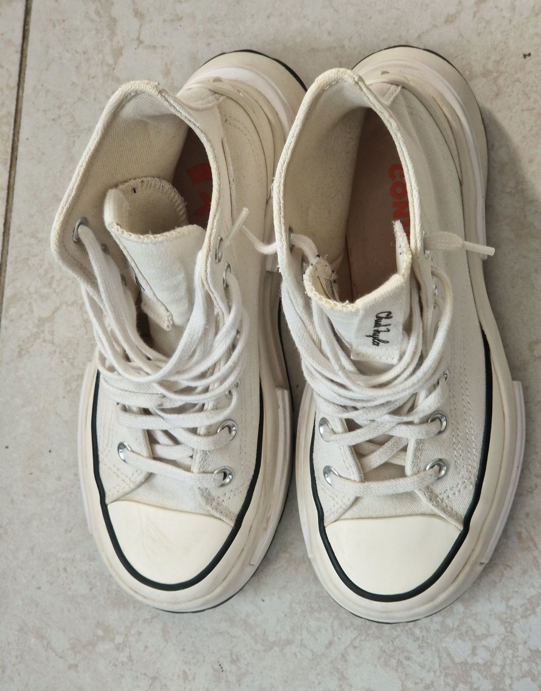 Converse crem damă