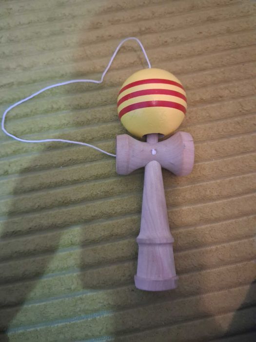 Kendama folosita de 4 ori