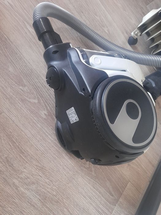 Пылесос Bosch рабочий