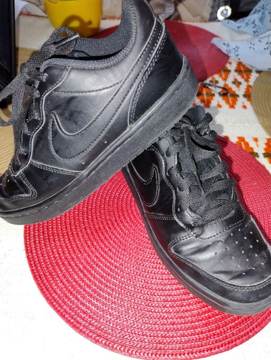 Vand pantofi sport Nike, marimea 35,5