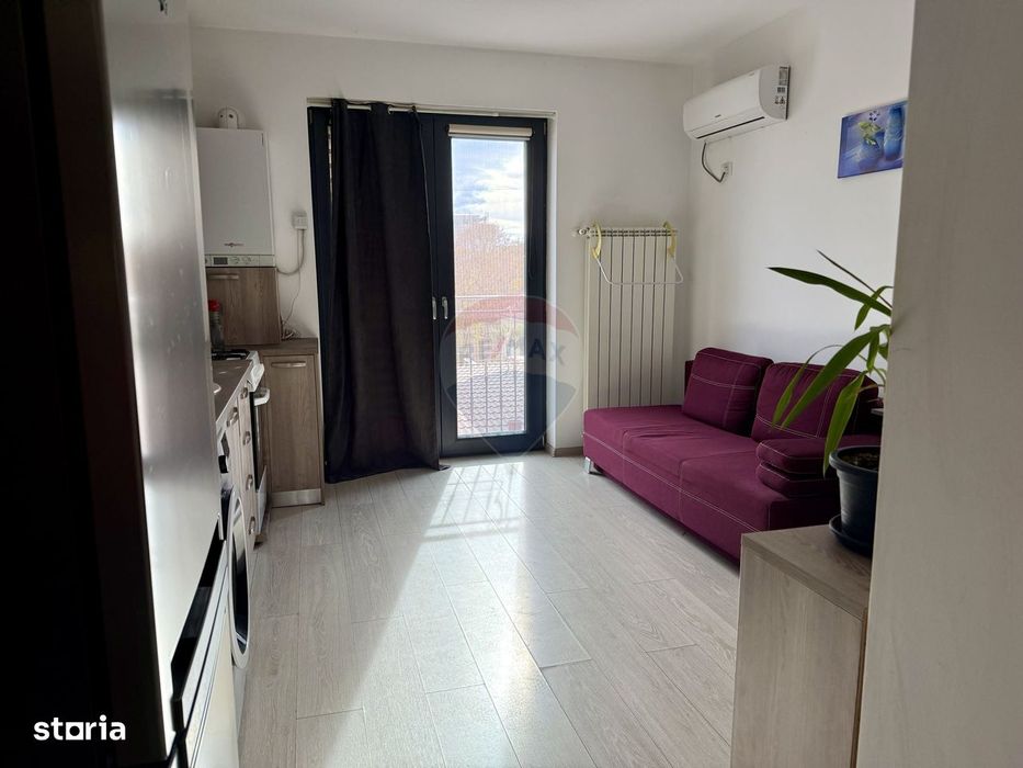 Garsoniera/ studio cu 2 camere de închiriat în zona Universitate