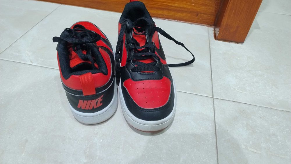 Pantofi Nike originali de mărimea 39 potriviți pentru orice eveniment