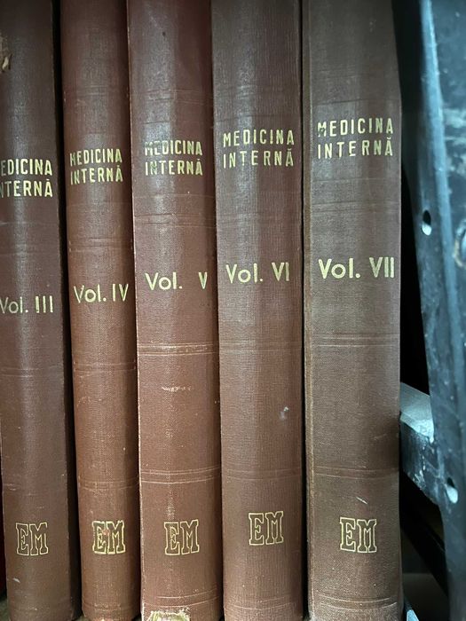 Vand 5 volume de  cursuri de Medicina Interna, editiile 1956-1959