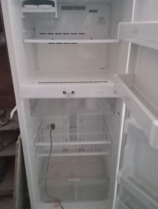 Холодильник LGʻ хорошем рабочем состояние