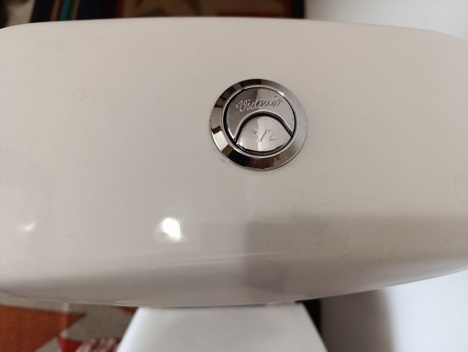 Продавам моноблок тоалетна + умивалник