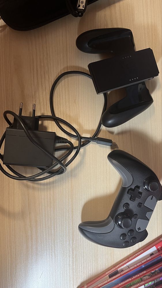 Nintendo switch + 4 игрги + контролер