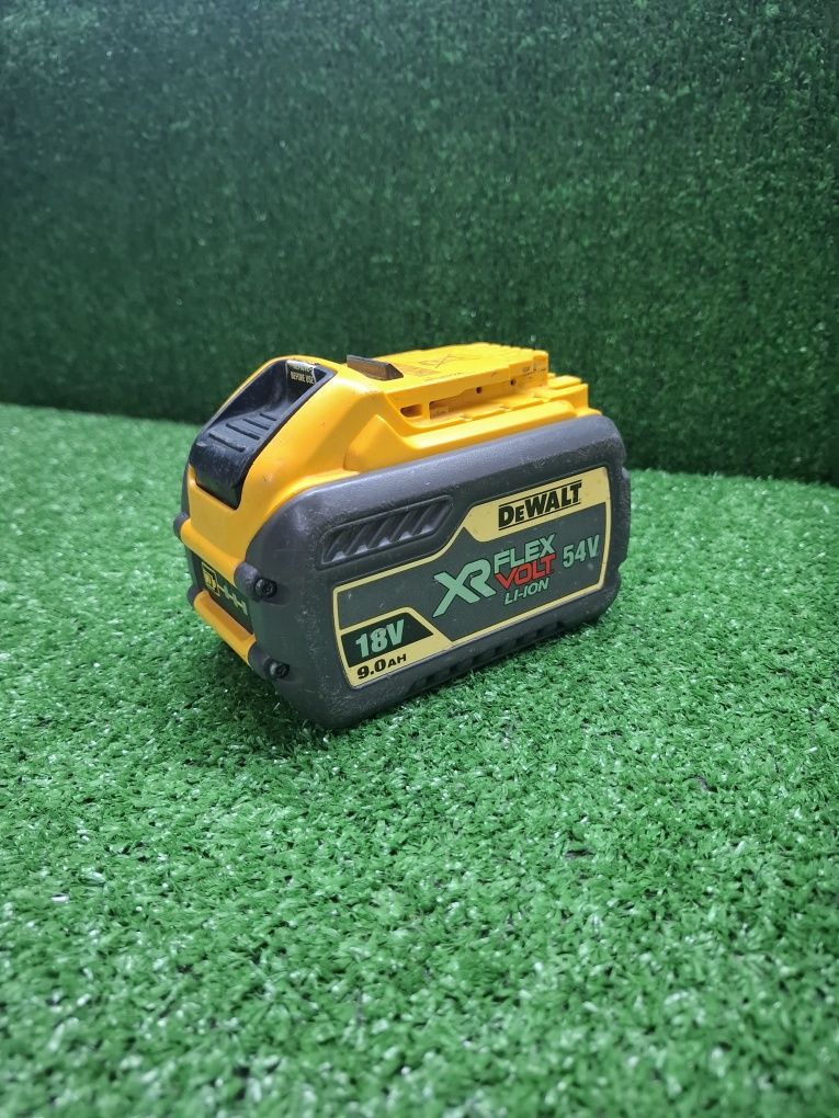 Батерия на DeWALT FLEXVOLT 9 ампера.