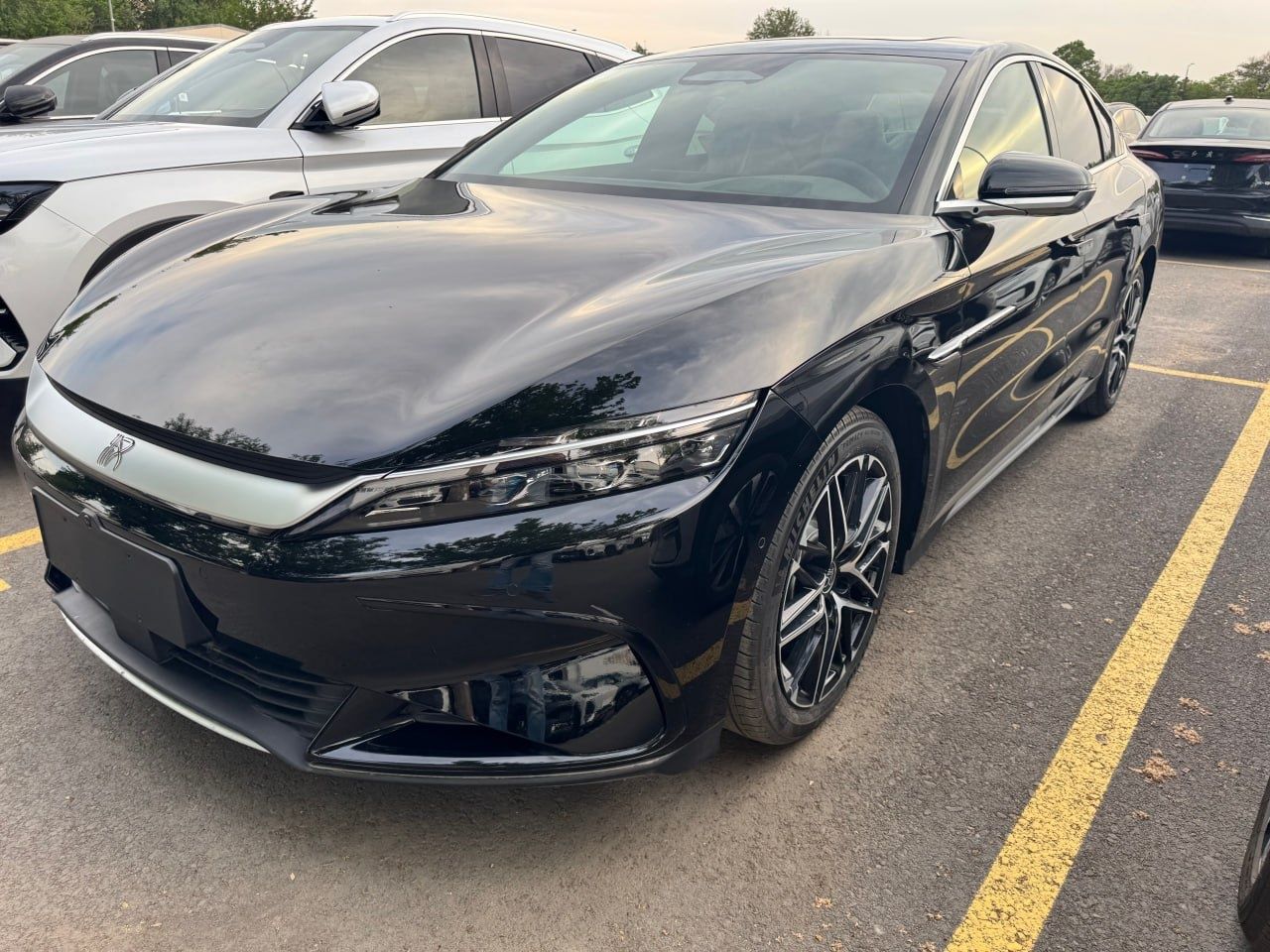 BYD Han 701km, restyling varianti, qora rangda, 2025 yil!