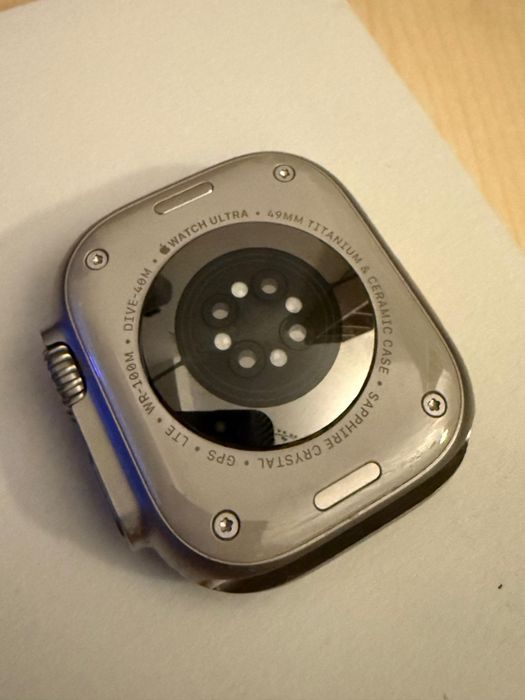 Apple Watch Ultra 49 mm Titanium Cellular