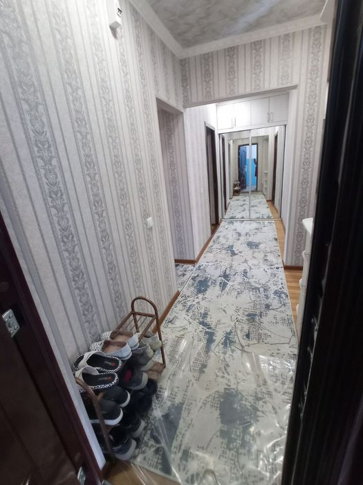 3 xonali kvartira sotiladi