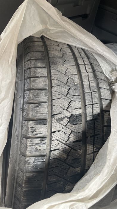Зимние покрышки 255/50 R20