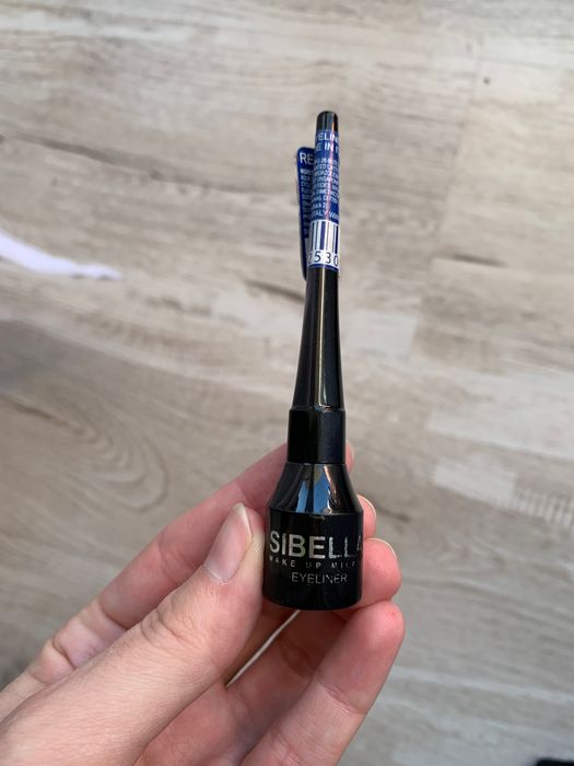 Eye-liner și creion de ochi colorate 15 lei bucata