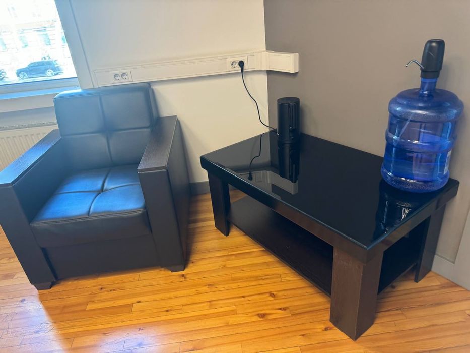 Divan kirislo  stoli bilan