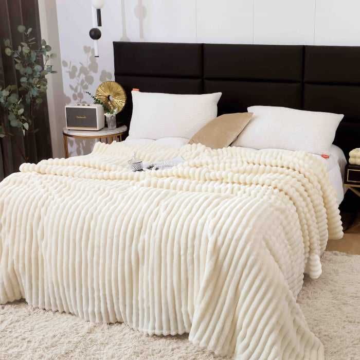 Patura cocolino pufoasa cu dungi, 200x230cm - Alb, Bej, Negru, Turcoaz