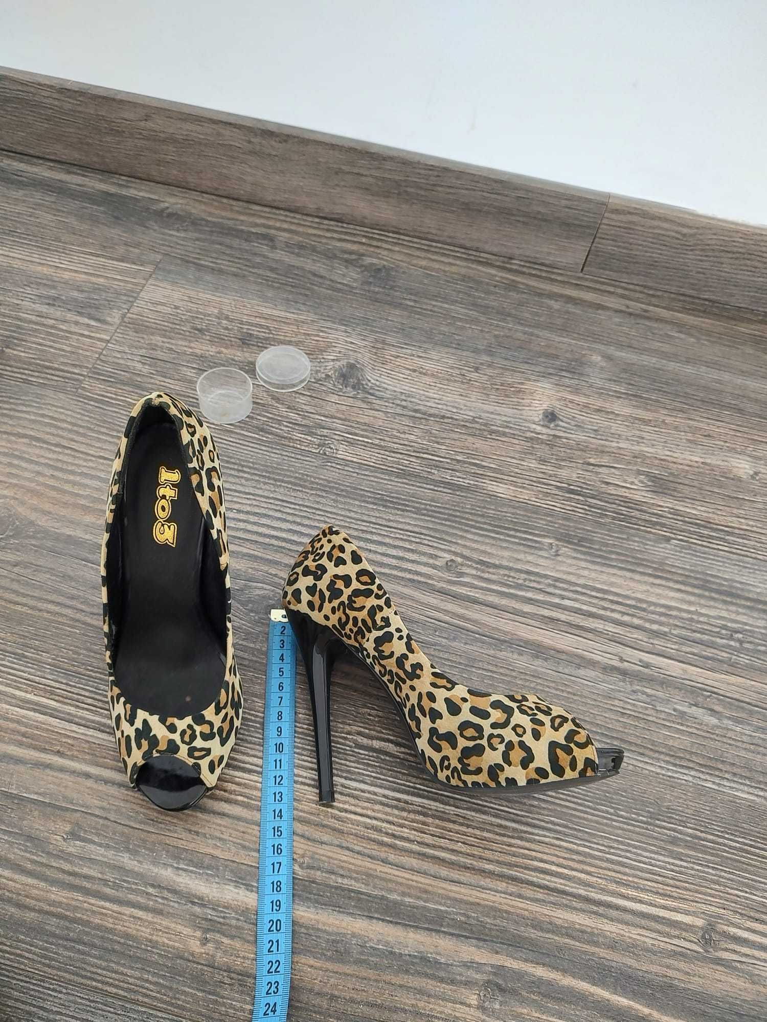 Pantofi animal print