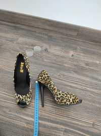 Pantofi animal print