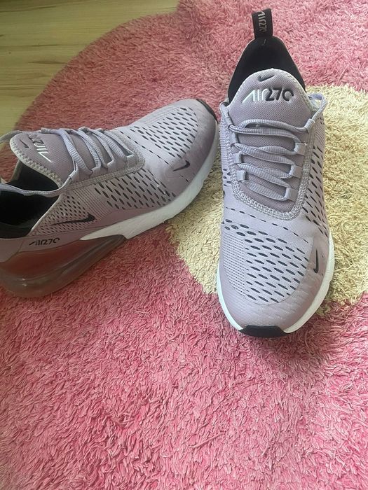 Adidas dama nike